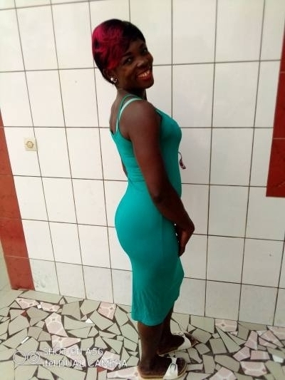 Esther 37 ans Yaoundé Iv Cameroun
