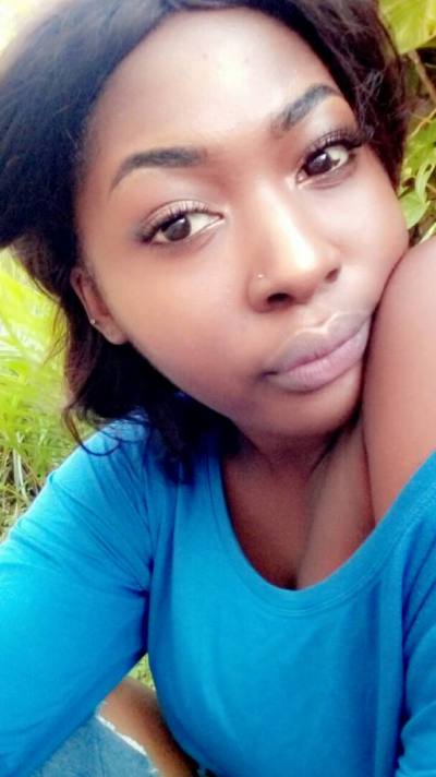 Raissa 26 ans Douala Cameroun