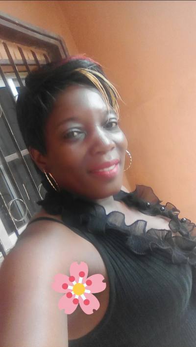 Alvine 47 years Douala Cameroon