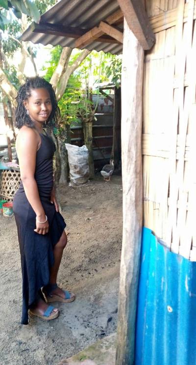 Perline 37 Jahre Toamasina Madagaskar