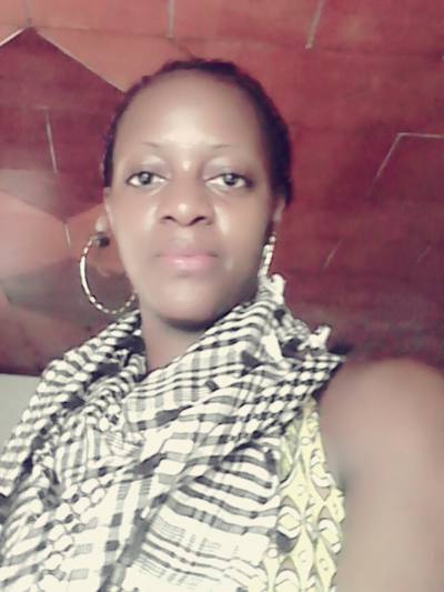 Rosine 38 ans Douala Cameroun