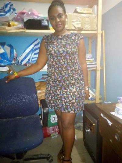 Perle 33 ans Douala Cameroun