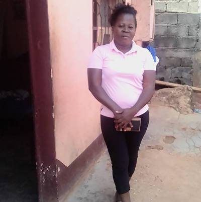 Viviane 40 ans Yaoundé Cameroun