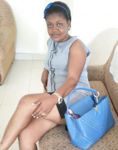 Titiane 42 Jahre Douala Kamerun
