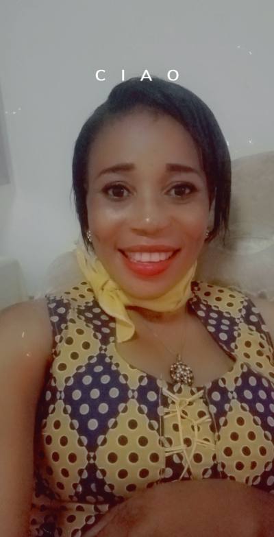 Claire 34 ans Yaoundé  Cameroun