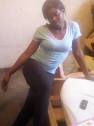 Rebecca 32 Jahre Yaoundé Kamerun
