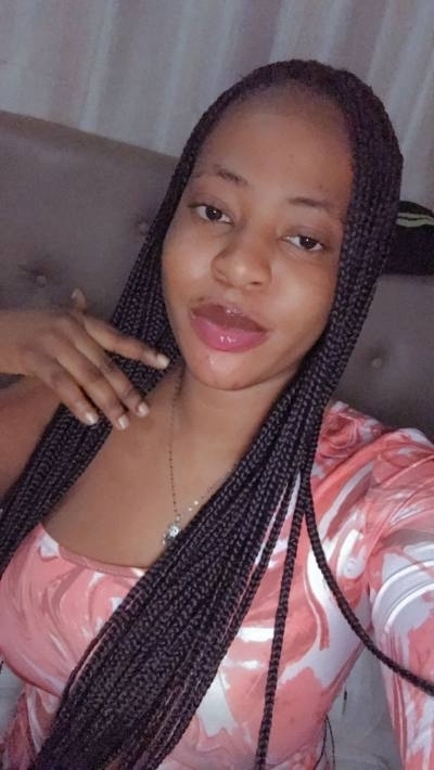 Vickie 27 ans Lagos Nigeria