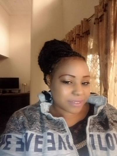 Alida 32 ans Yaoundé V Cameroun