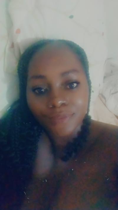 Lynda 27 ans Ubaine  Cameroun