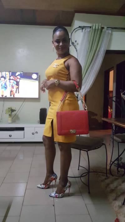 Marie 34 Jahre Yaoundé Kamerun