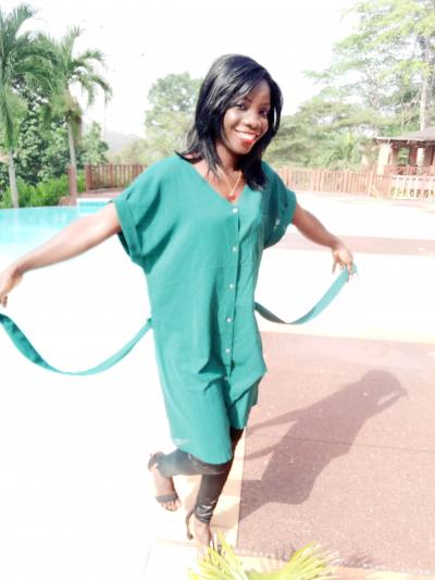 Mariette 34 Jahre Abidjan Elfenbeinküste