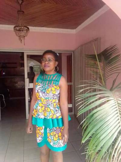 Angela 45 Jahre Yaoundé Kamerun