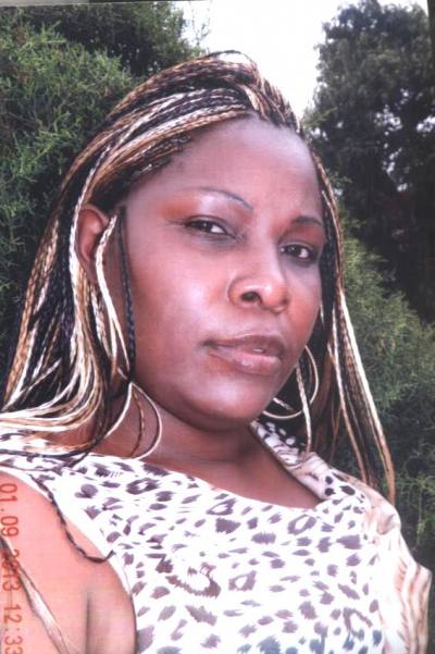 Flora 42 ans Yaoundé Cameroun
