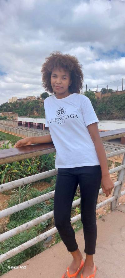 Zafiarisoa 24 Jahre Tanarivo Madagaskar