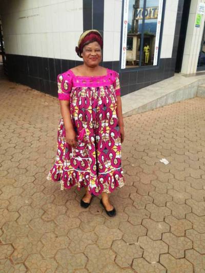 Marie 56 Jahre Yaounde  Kamerun