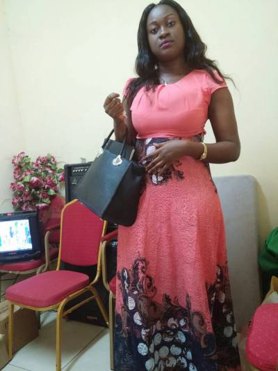 Winnie 31 Jahre Yaoundé Kamerun