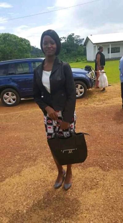 Claudia evina 24 ans Yaoundé Cameroun