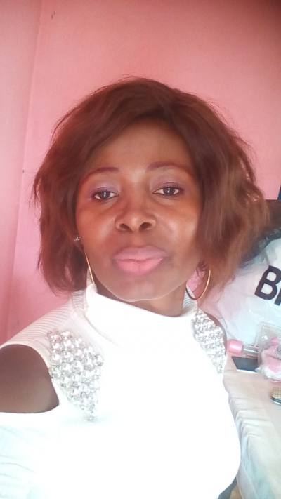 Emmanuelle 45 ans Yaoundé Cameroun