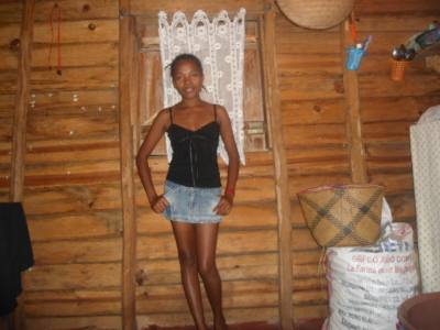 Angelina 24 Jahre Antalaha Madagaskar