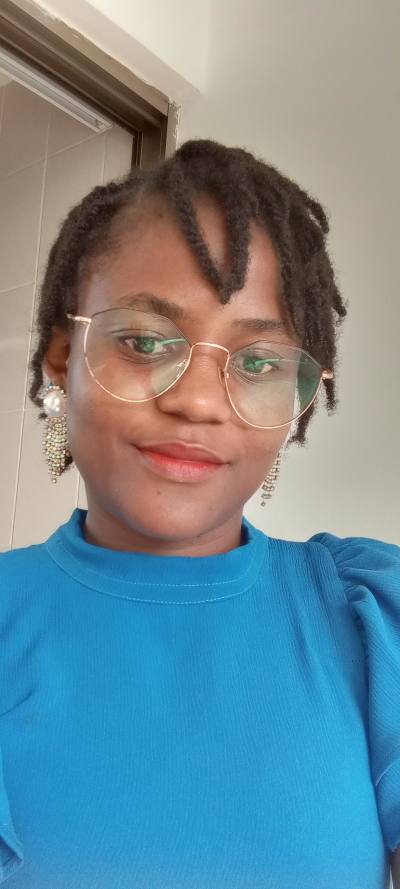 Laure 33 Jahre Douala Kamerun