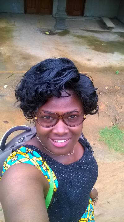 Carole 31 Jahre Yaoundé  Kamerun