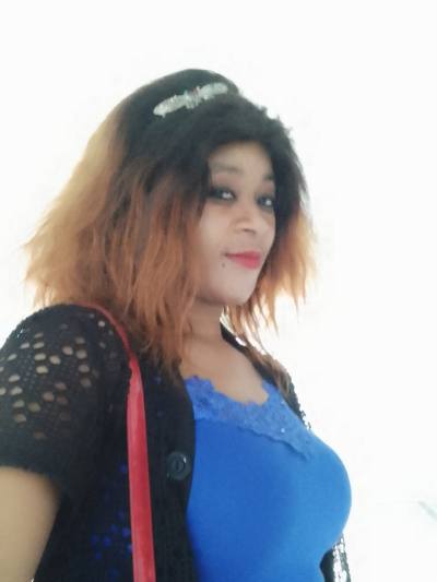 Rosine 33 ans Yaoundé 4 Cameroun
