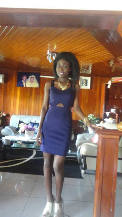 Lilianne 32 years Douala Cameroon