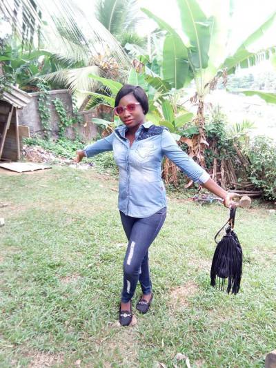 Marie 33 Jahre Camerounaise Kamerun