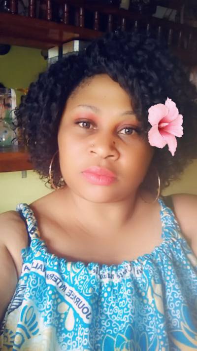 Rosy 37 ans Yaoundé Cameroun