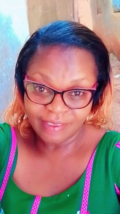Arlette 38 Jahre Yaoundé  Kamerun