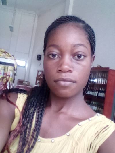 Danielle 28 Jahre Yaoundé Kamerun