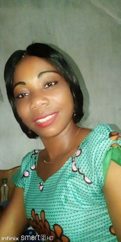 Monica 38 ans Kribi Cameroun