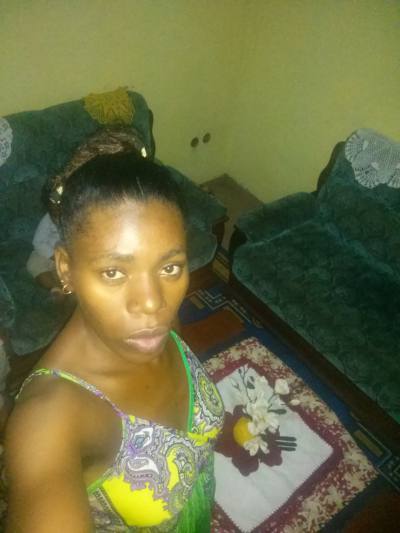Reinna 28 ans Yaoundé Cameroun
