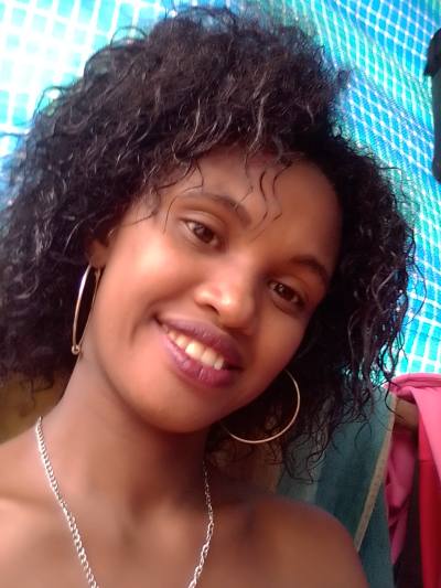 Helen 26 ans Sambava Madagascar