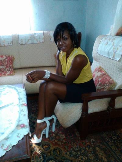 Carine 36 ans Yaoundé Cameroun