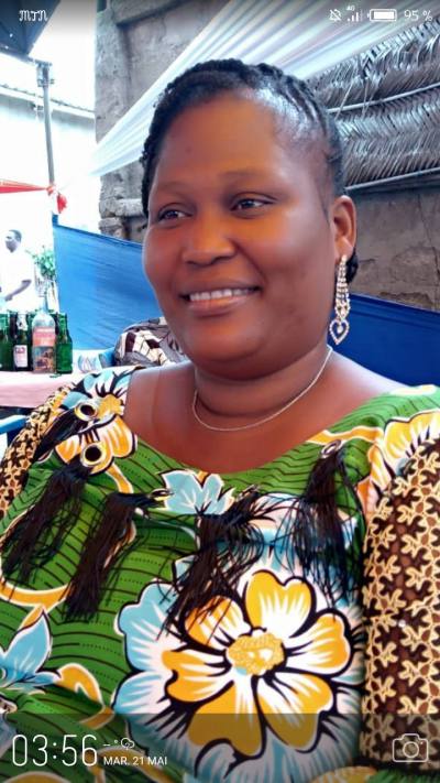 Gloria 44 Jahre Cotonou Gutartig