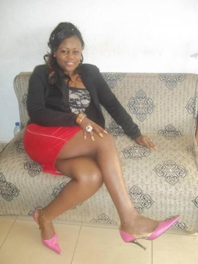 Joseline 36 Jahre Yaoundé  Kamerun