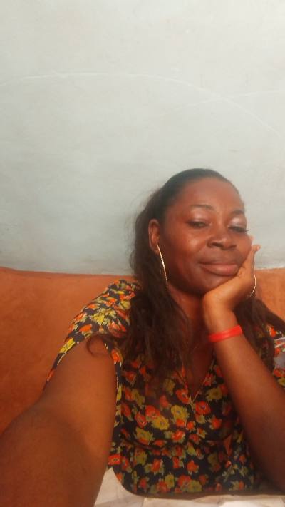 Fifine 53 Jahre Yaoundé Kamerun