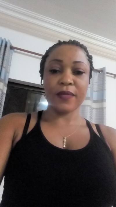 Elvire 43 ans Yaoundé Cameroun