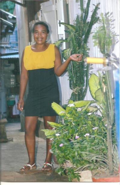Claudia 48 years Sambava Madagascar
