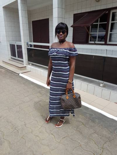 Bella 35 years Douala Cameroon