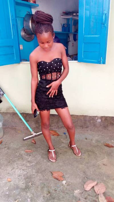 Orellie 26 ans Kribi Cameroun