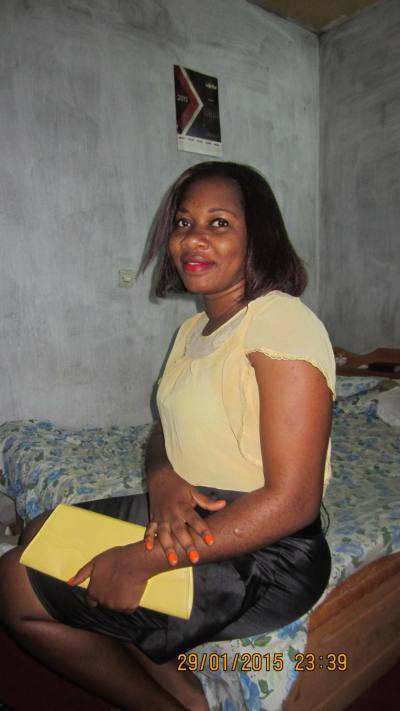 Diane 36 Jahre Centre Kamerun