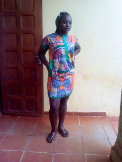 Ashley 32 Jahre Yaoundé Kamerun