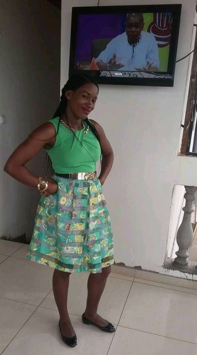 Raissa 37 Jahre Yaoundé Kamerun
