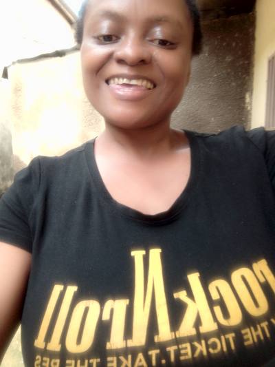 Rosalie 48 Jahre Yaounde Kamerun