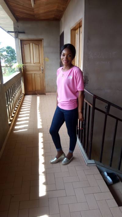 Carine 34 ans Yaoundé Cameroun
