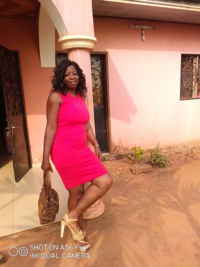 Rosalie 39 Jahre Yaounde  Kamerun