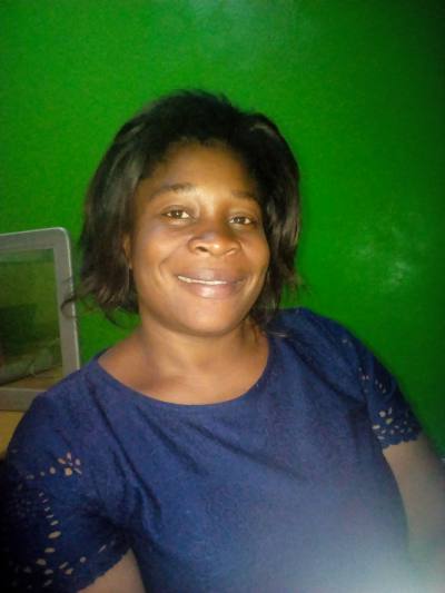 Carla 47 Jahre Mbalmayo Kamerun