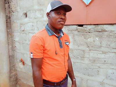 Alexandre  32 Jahre Cotonou Gutartig